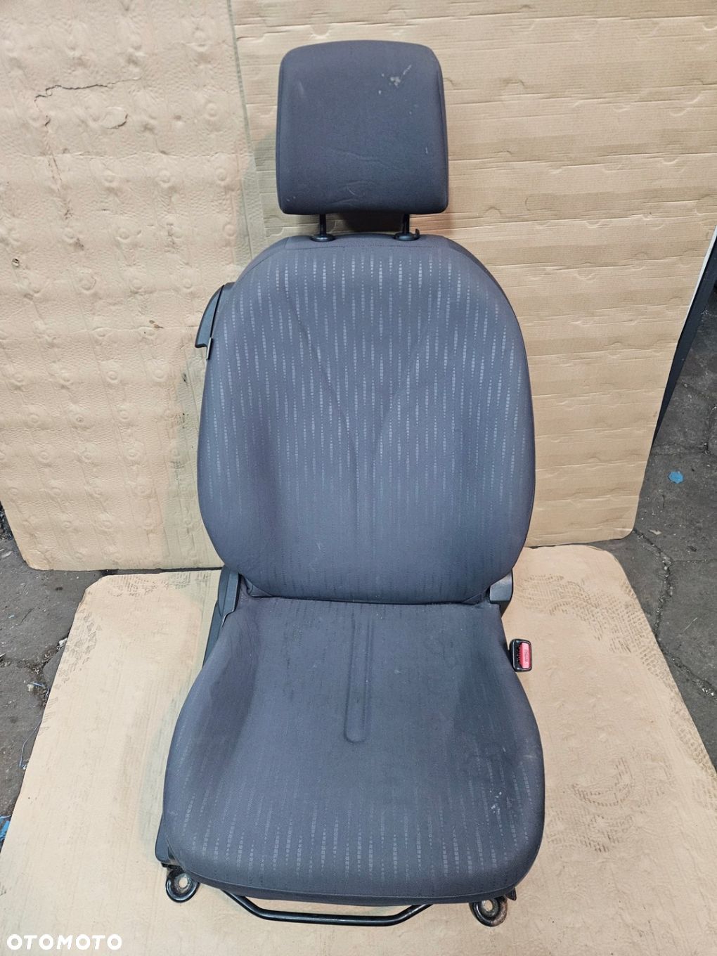 TOYOTA YARIS II 06-11 FOTEL PRAWY 3 DRZWI - 1