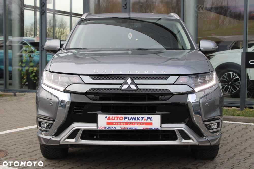 Mitsubishi Outlander - 2