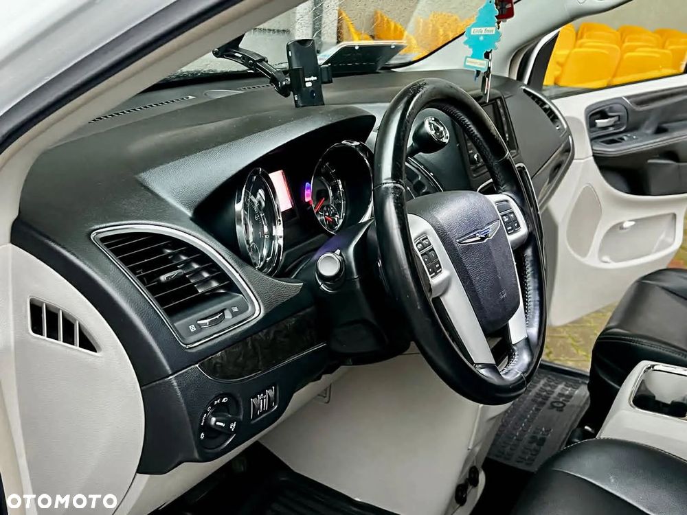 Chrysler Town & Country 3.6 Touring - 31