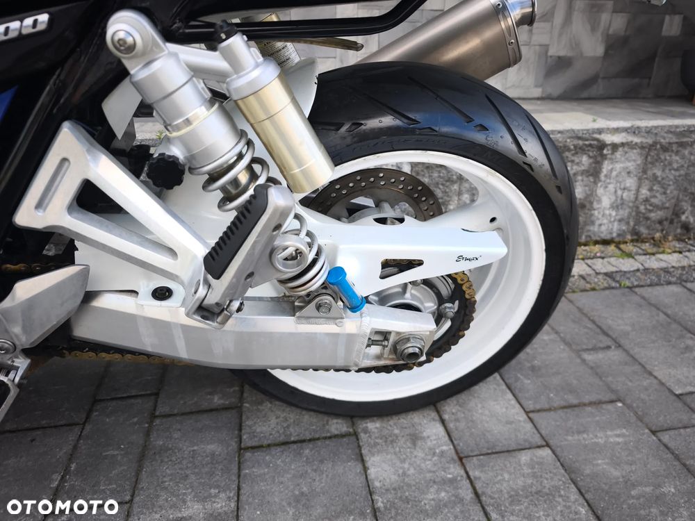 Suzuki GSX - 23