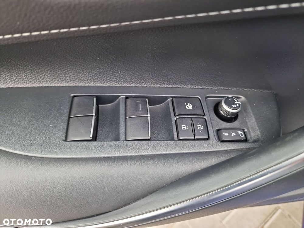 Toyota Corolla 2.0 Hybrid Style - 17