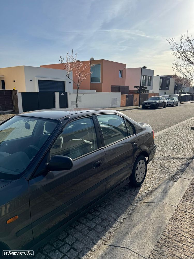 Honda Civic 1.5i LS - 2