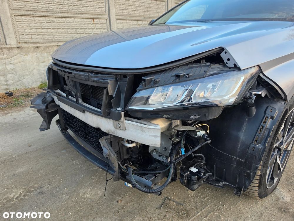 Peugeot 308 1.6 Hybrid PHEV Allure EAT8 - 32