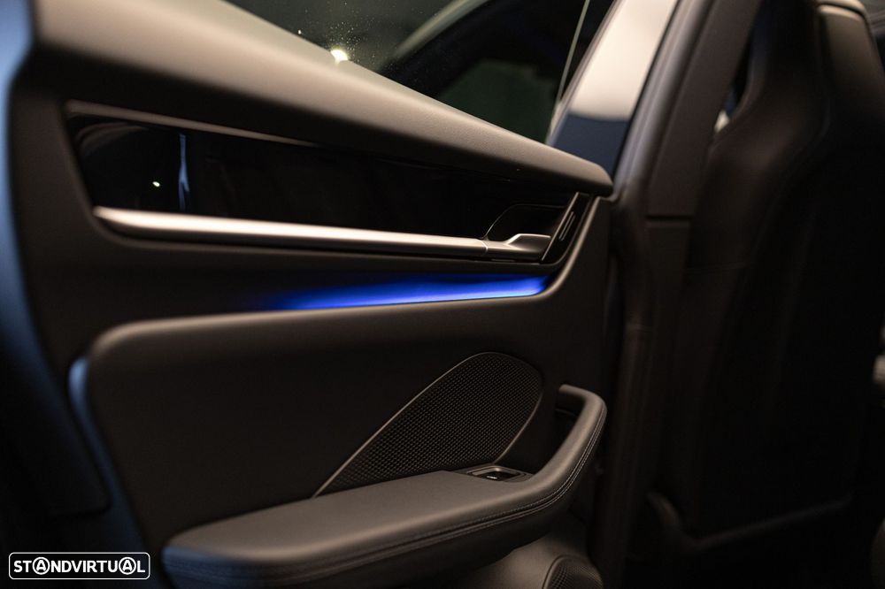 Porsche Macan Electric 4 - 20