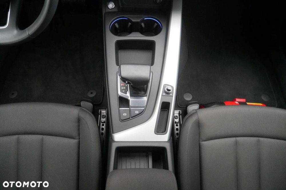 Audi A4 Limousine - 11