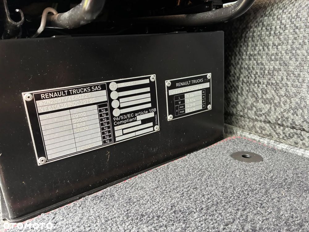 Renault T480 Sleeper Cab - 11