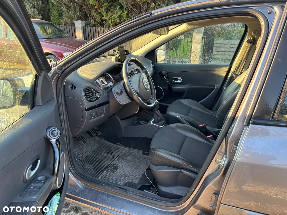 Renault Clio - 9