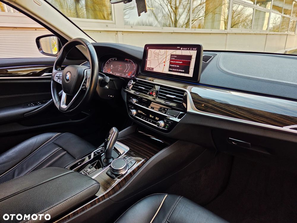 BMW Seria 5 520i Luxury Line sport - 12