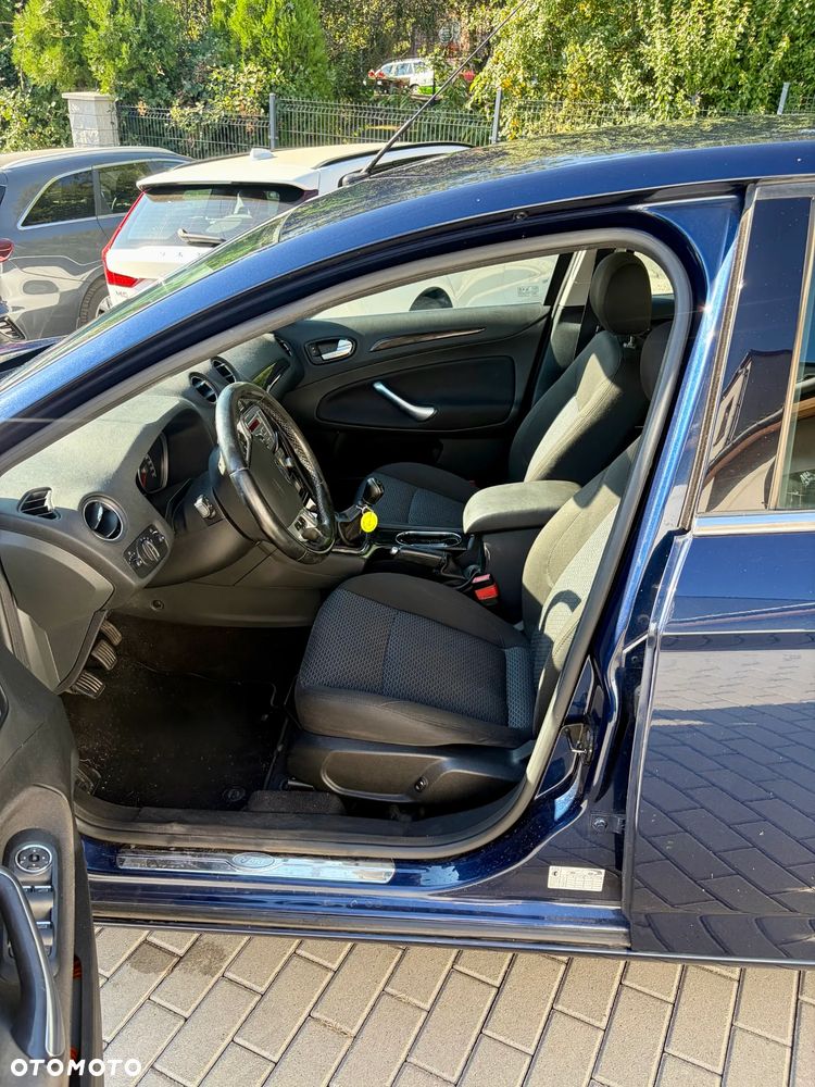 Ford Mondeo 2.0 Ghia - 8