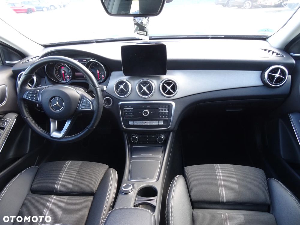 Mercedes-Benz GLA 200 d 4Matic 7G-DCT UrbanStyle Edition - 14