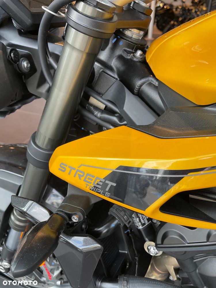 Triumph Street Triple - 20