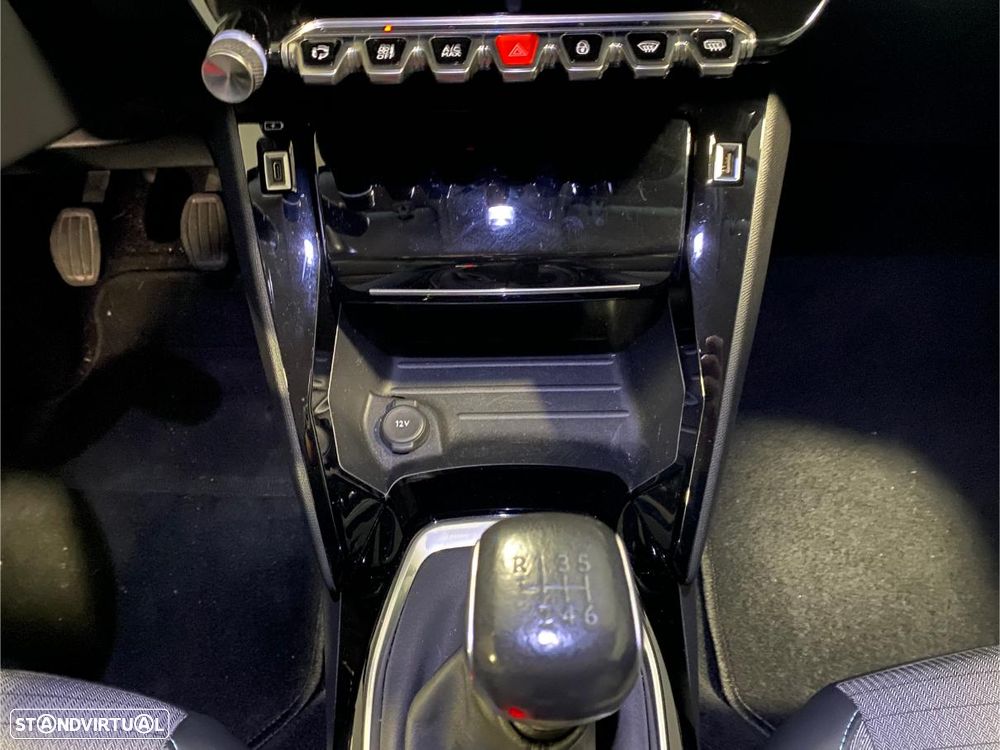 Peugeot 2008 1.2 PureTech Allure Pack - 31