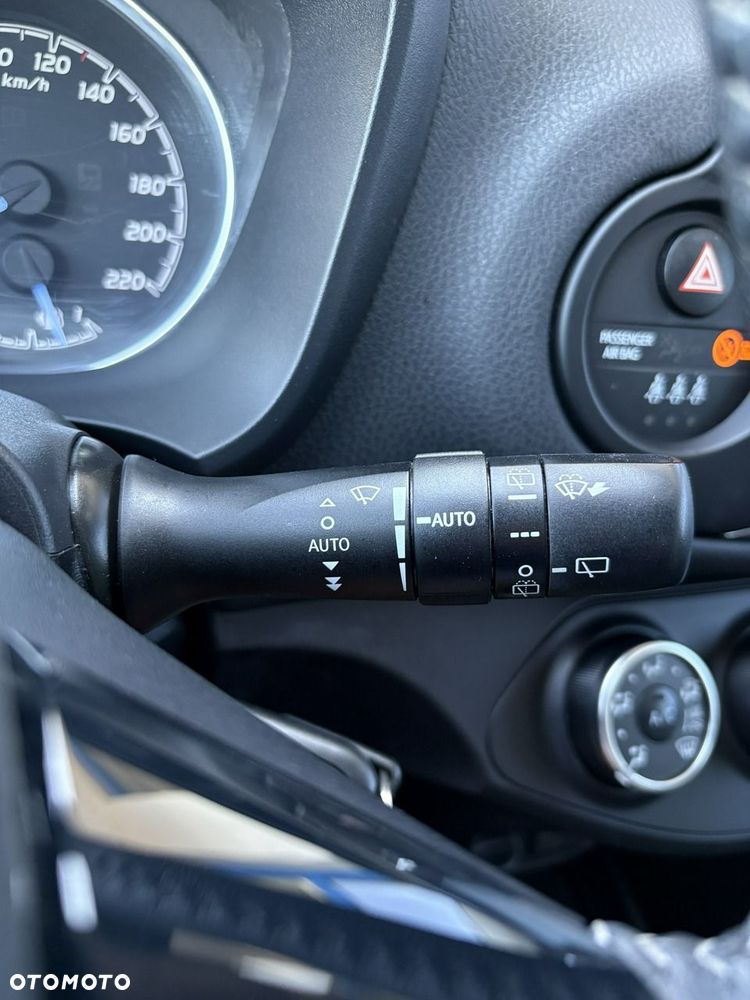 Toyota Yaris - 30