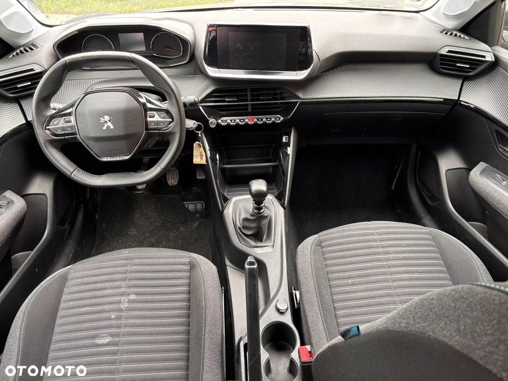 Peugeot 208 - 10