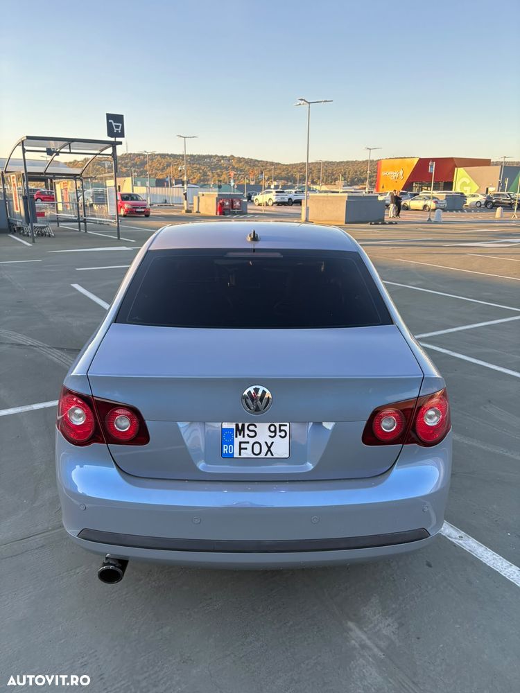 Volkswagen Jetta - 5