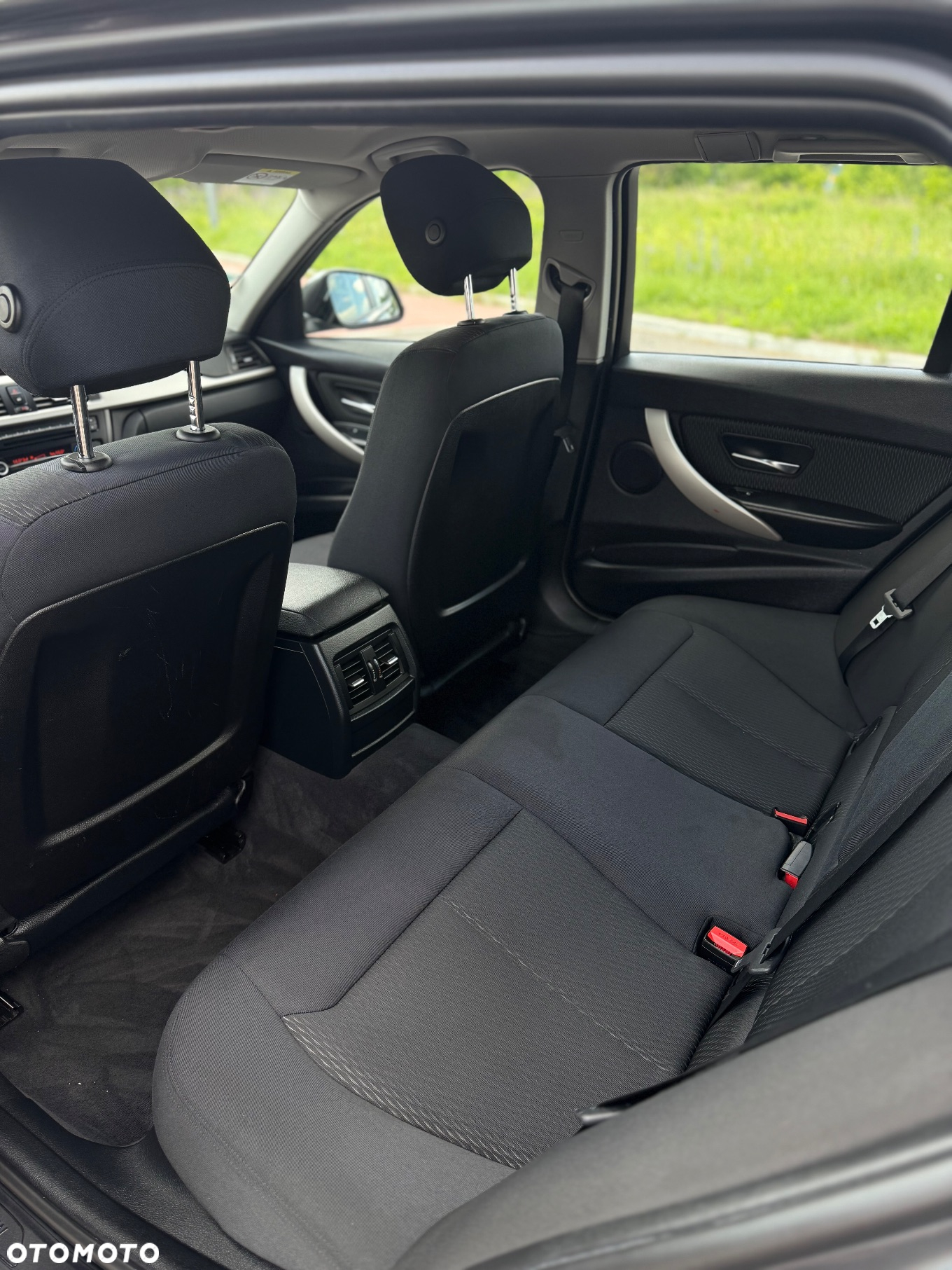 BMW Seria 3 318d Touring - 10
