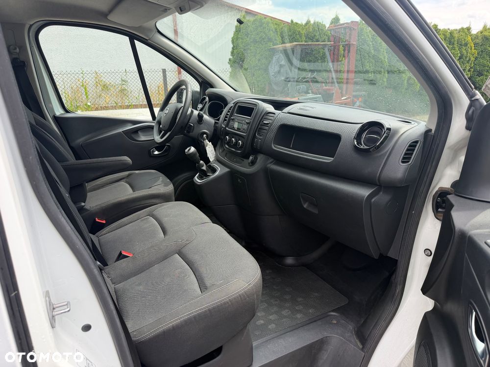 Nissan NV300 - 11