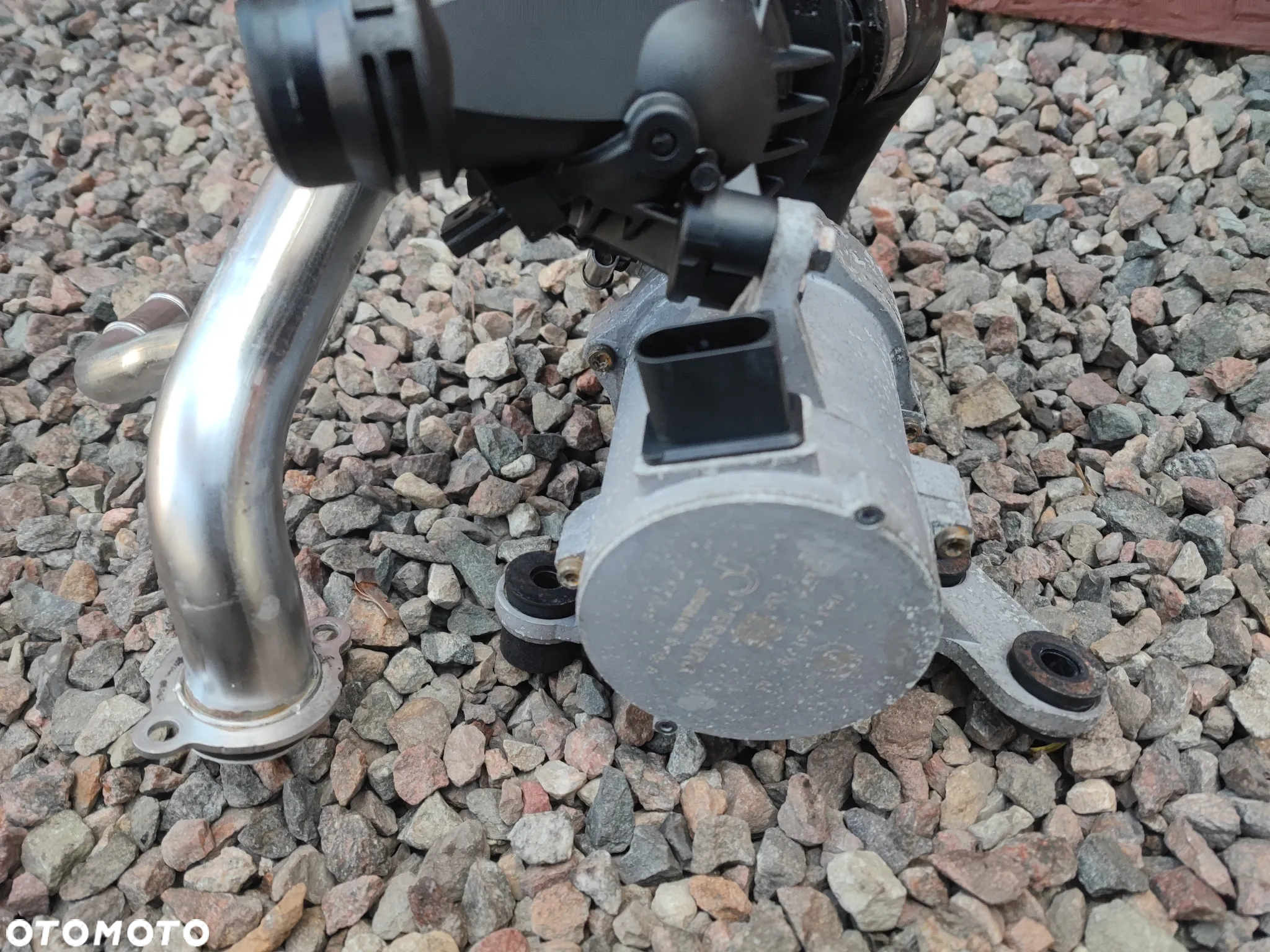 BMW E90 / E92 / E82 / E81 / E93 / E92LCI / E87 ORYGINALNA ELEKTRYCZNA POMPA WODY + TERMOASTAT DO SILNIKÓW GAMY N43 ( 1.8i / 2.0i ) O NR.  11 51 7 586 929 / 11 53 8 671 515 / 11 53 7 552 403 OEM SPRAWNA W 100% - 4