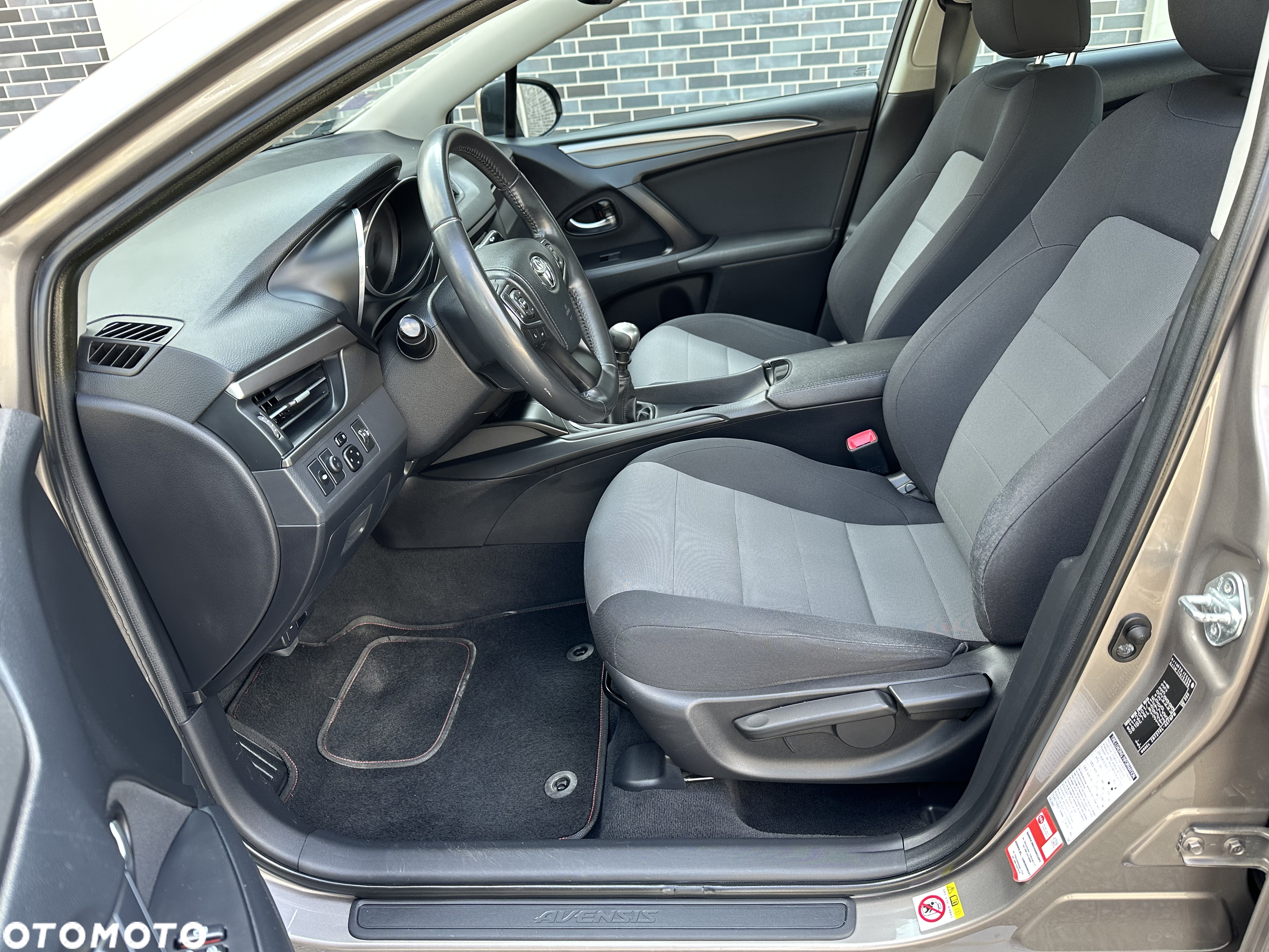 Toyota Avensis 1.6 Active - 20