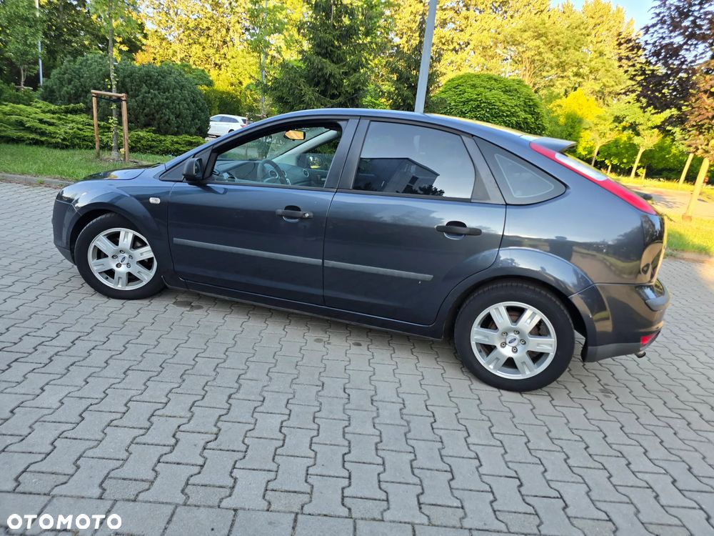 Ford Focus 1.6 Ambiente - 19