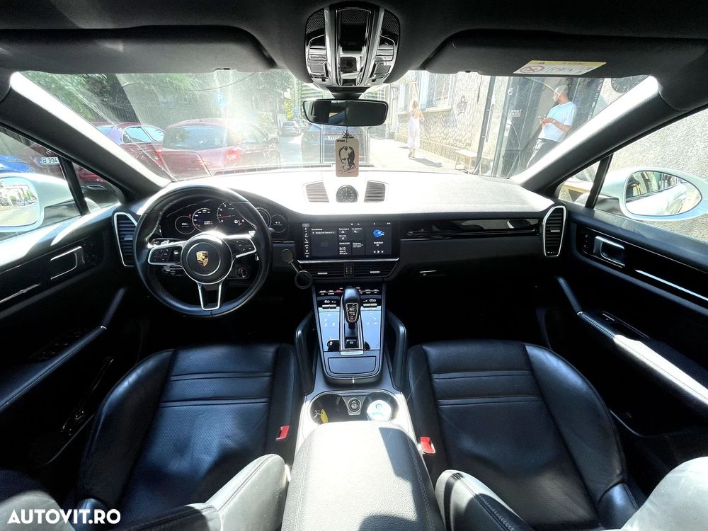 Porsche Cayenne - 4