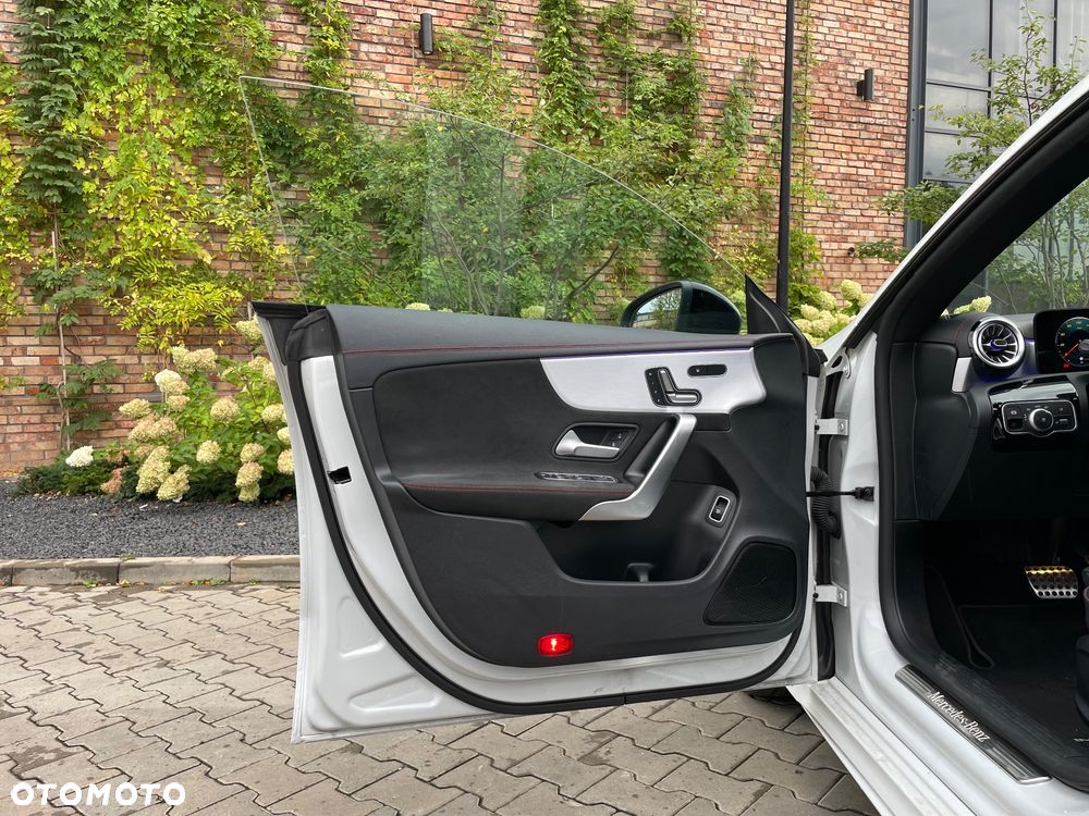 Mercedes-Benz CLA 200 7G-DCT AMG Line - 17