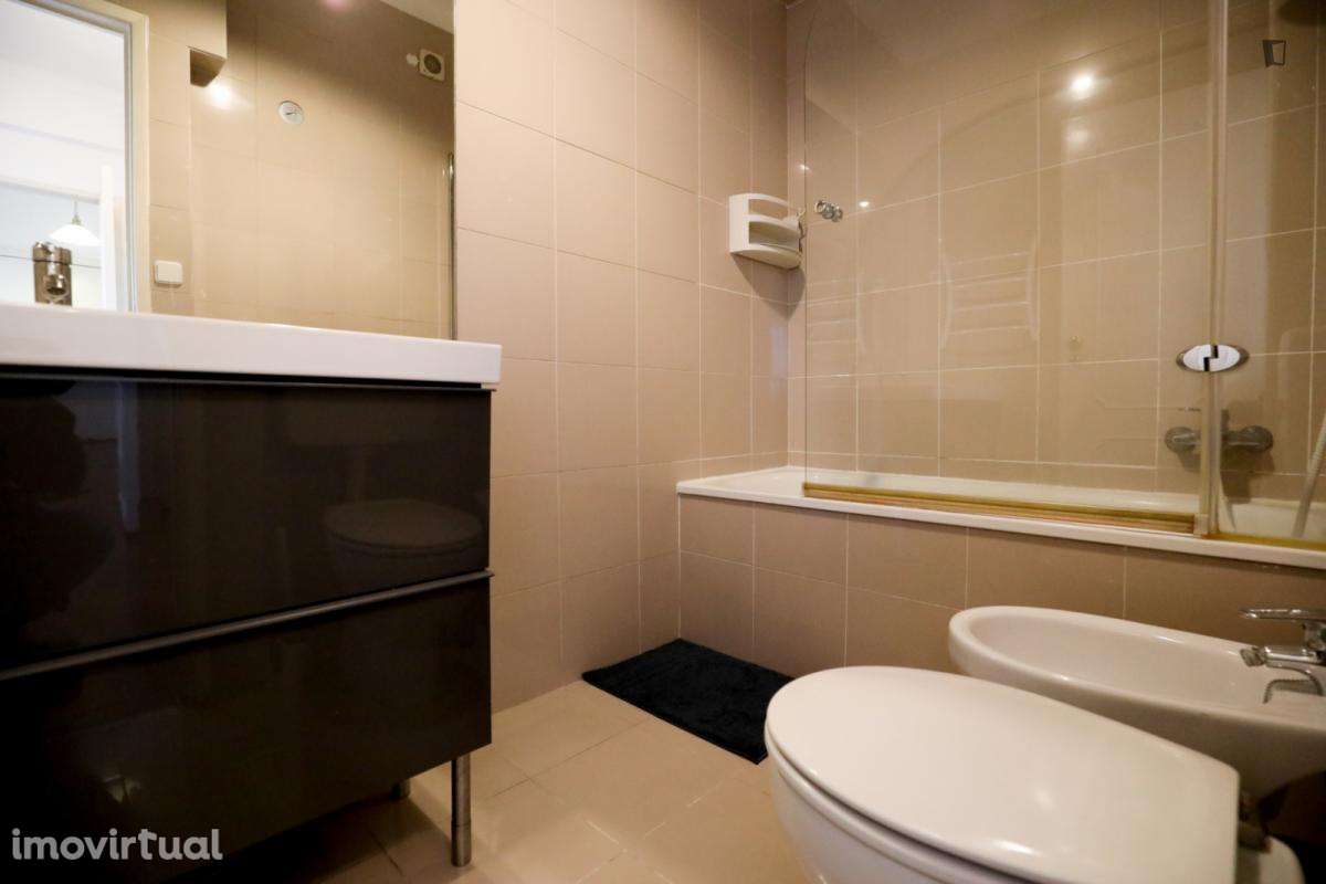 Quarto - localizado em Benfica Lisbon - Grande imagem: 4/57