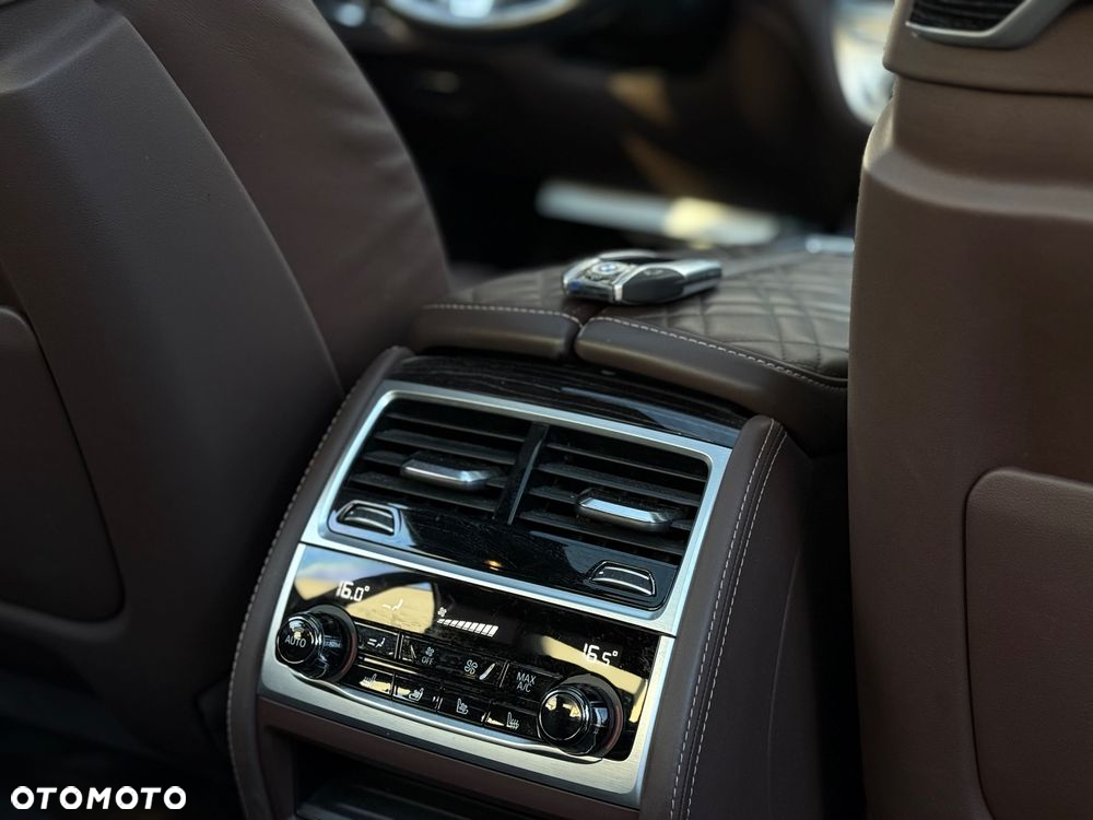 BMW Seria 7 740Ld xDrive sport - 31