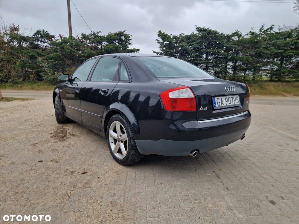 Audi A4 Limousine - 4