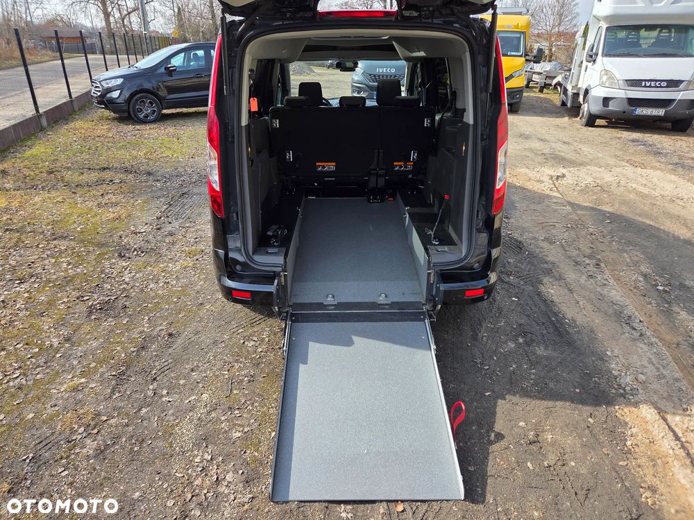 Ford Tourneo Connect Grand - 22