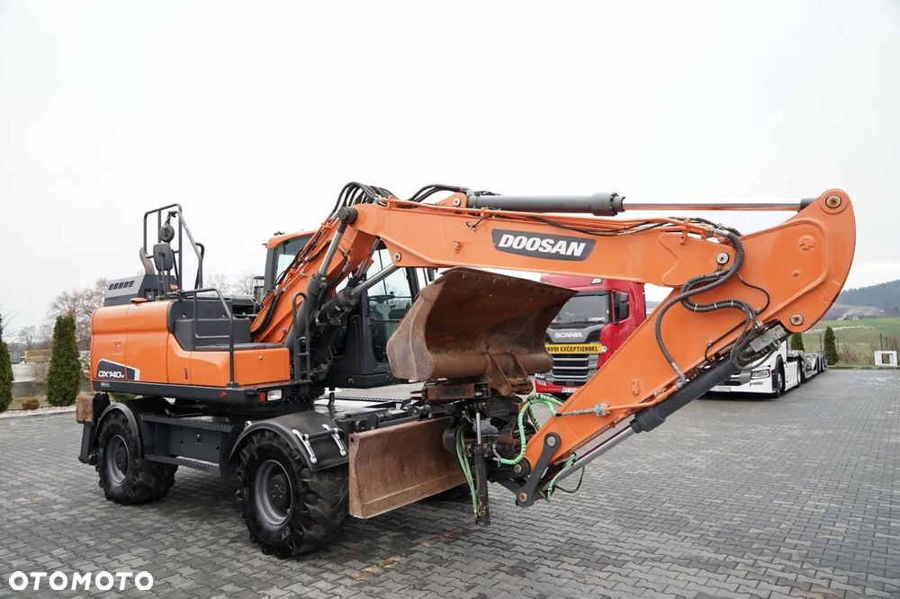 Doosan DX 140W / KOPARKA KOŁOWA / ROTOTIL / JOYSTICK / POWERTILT OBROTNICA / 2019 ROK / - 13