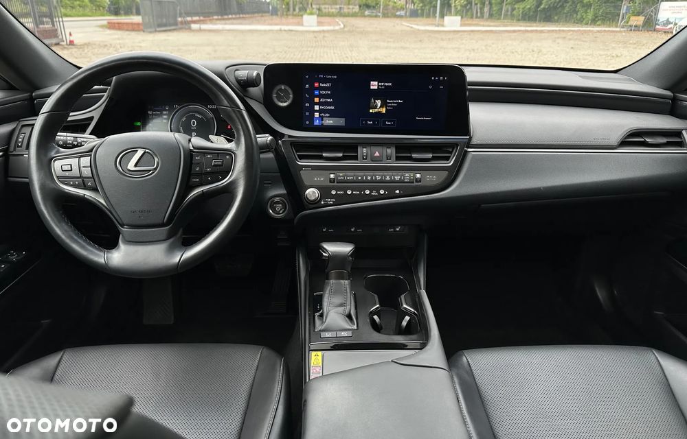 Lexus ES 300h Business Edition - 13
