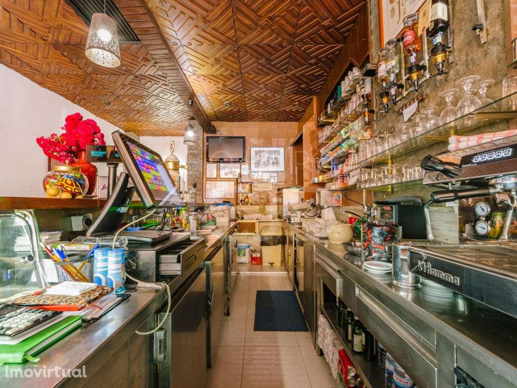 Café Totalmente Equipado em Zona Residencial Próxima à Praia em Paç... - Grande imagem: 5/20