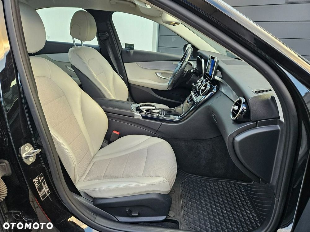 Mercedes-Benz Klasa C 180 9G-TRONIC Exclusive - 28