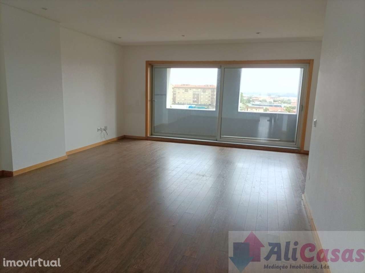 Excelente T4 C/Terraço e garagem p/2 carros - Grande imagem: 5/38