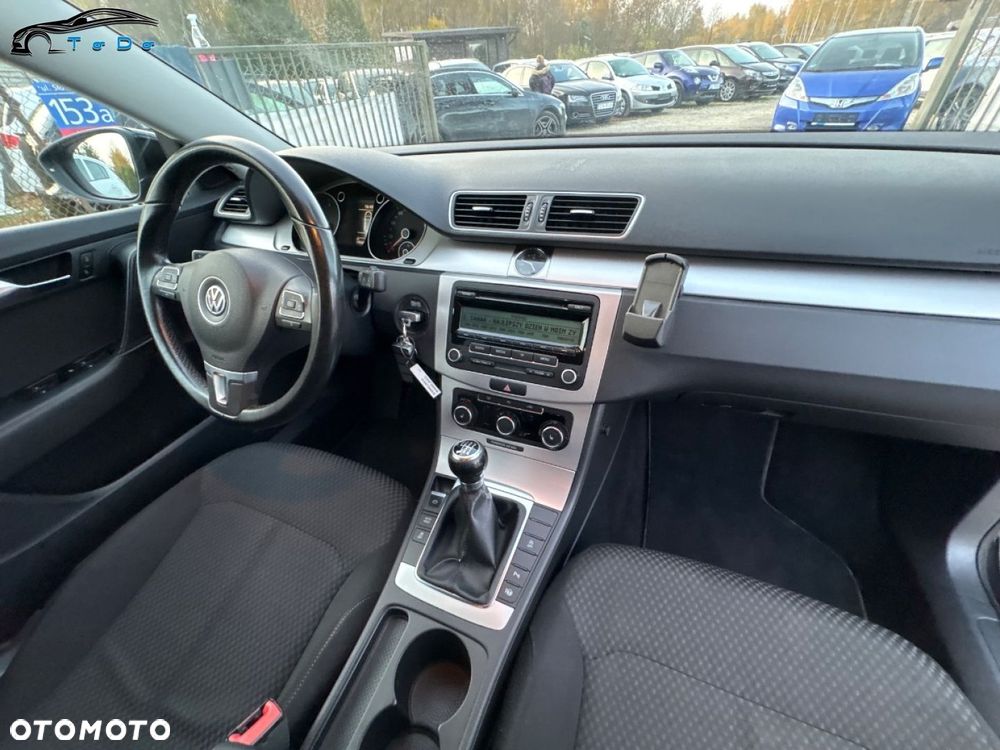 Volkswagen Passat 1.6 TDI DPF BlueMot Highline - 35