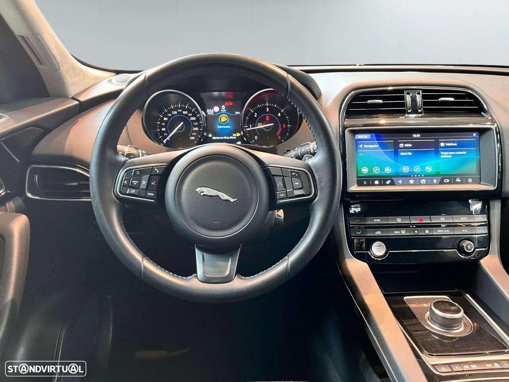 Jaguar F-Pace - 15