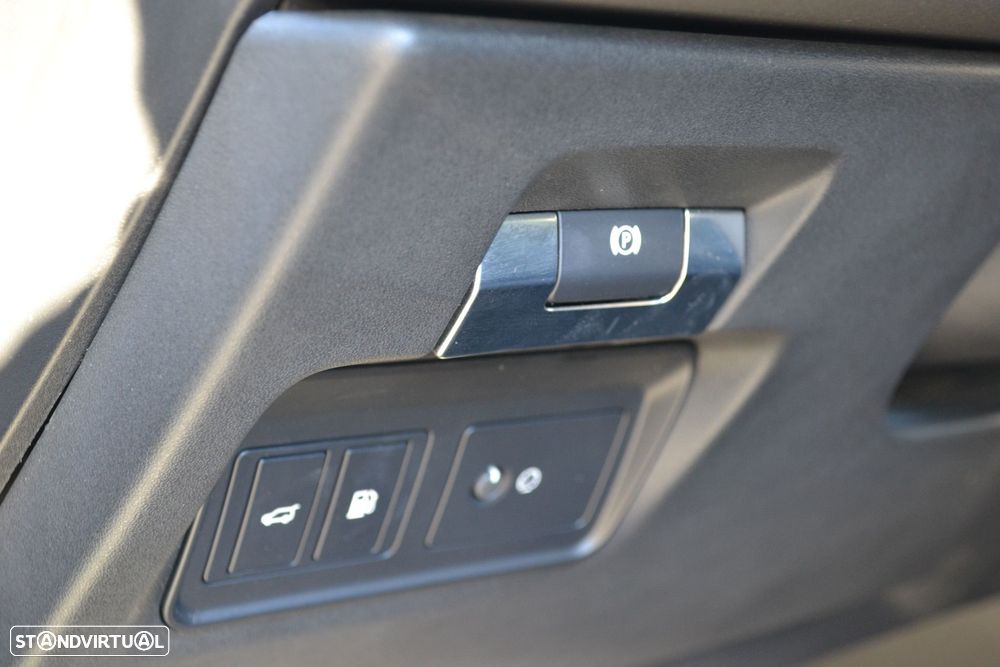 Land Rover Range Rover Evoque 1.5 P300e AWD SE Auto - 32