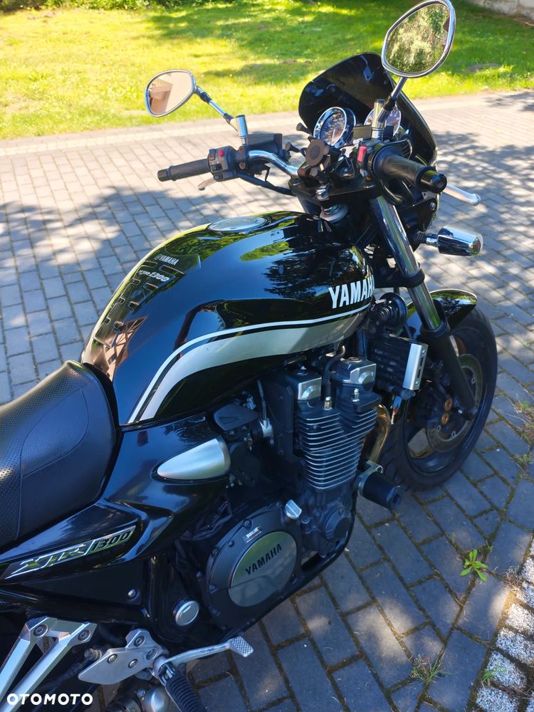 Yamaha XJR - 4