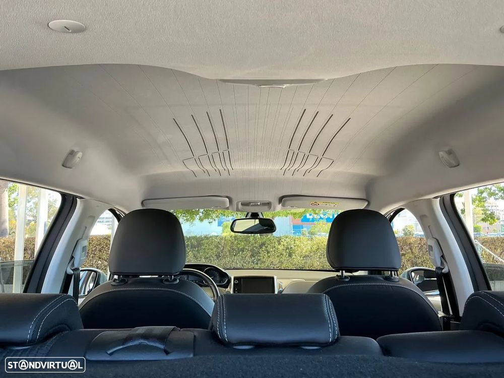 Peugeot 2008 1.2 PureTech Allure EAT6 - 15