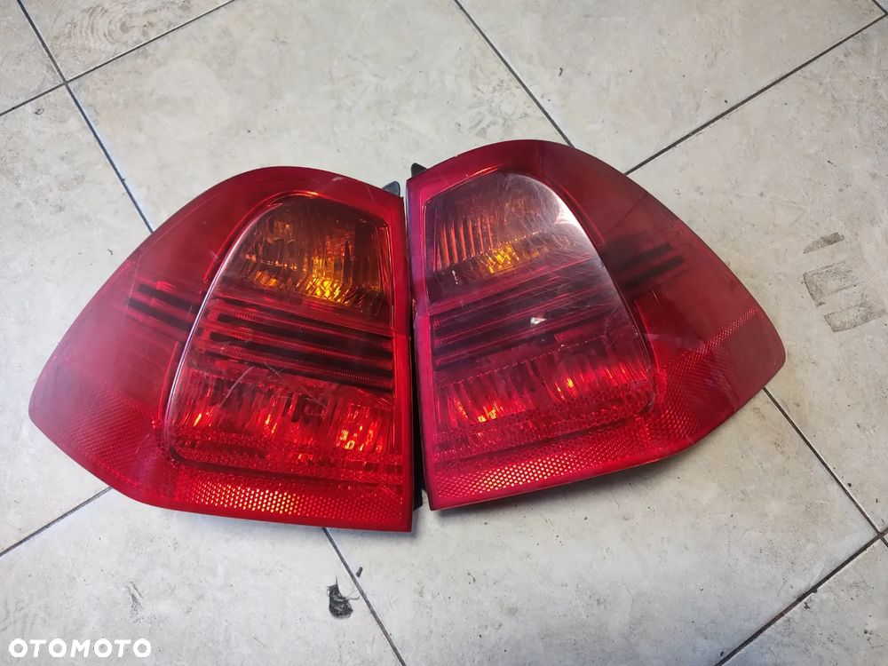 BMW E90 KOMBI LAMPA TYŁ LEWA PRAWA - 1