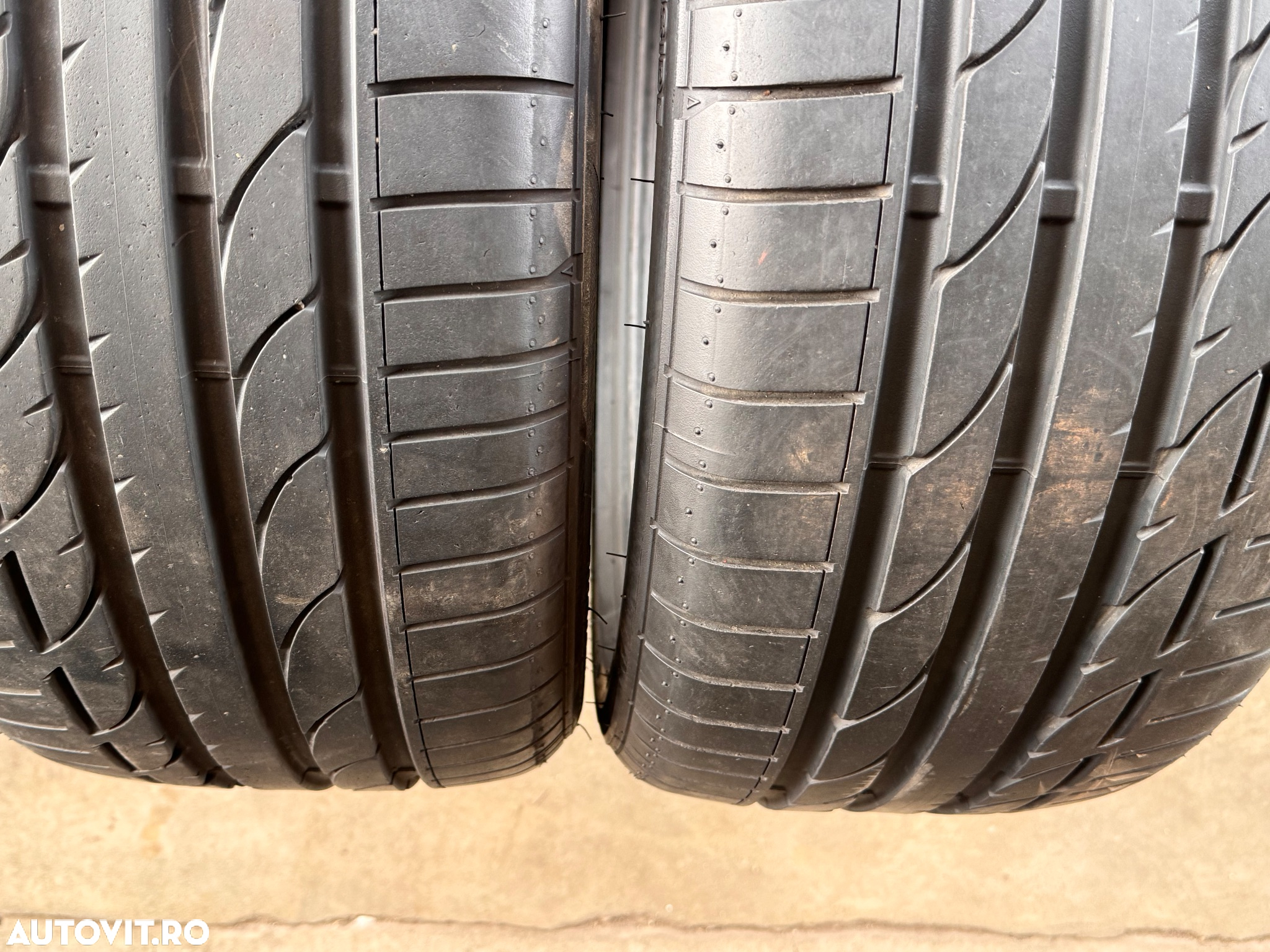 Vând 2 anvelope 235/40/19 bridgestone de vară ca noi - 2