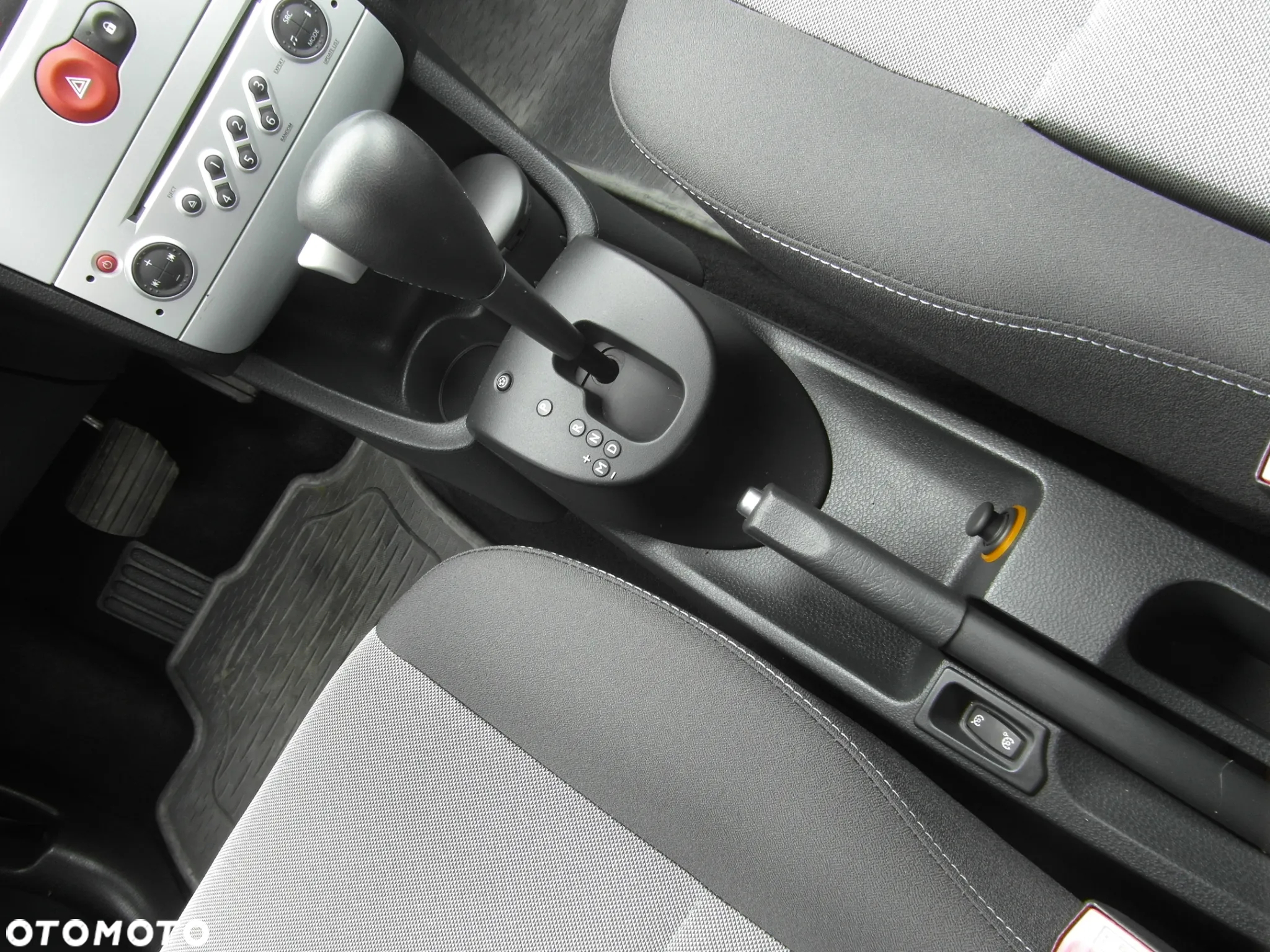 Renault Modus 1.6 16V ESP Dynamique - 26