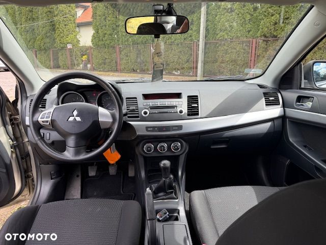 Mitsubishi Lancer 1.6 Invite - 15