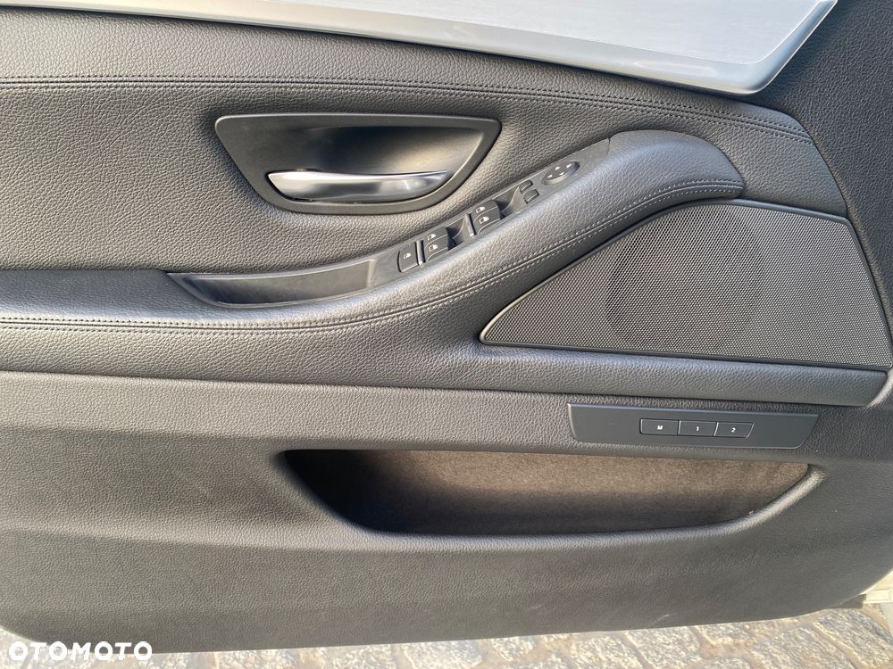 BMW Seria 5 525d xDrive Sport-Aut - 17