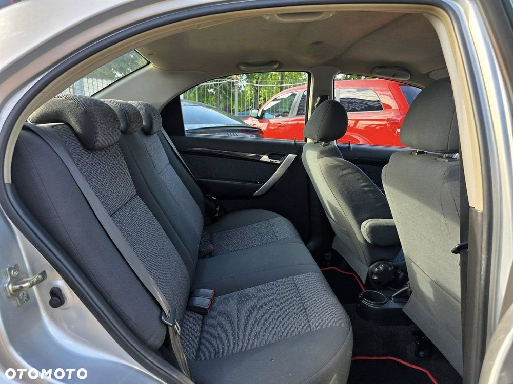 Chevrolet Aveo - 22