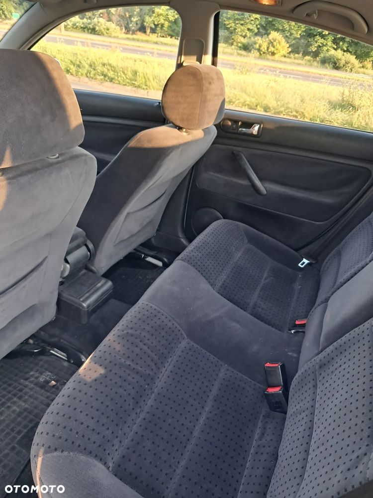 Volkswagen Passat 1.8 - 10