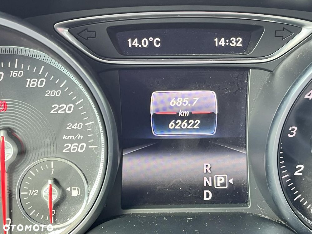 Mercedes-Benz CLA 250 4Matic 7G-DCT - 11