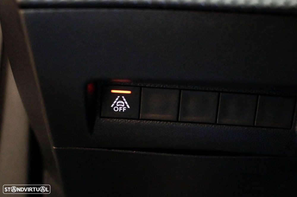 Peugeot e-2008 50 kWh GT - 11