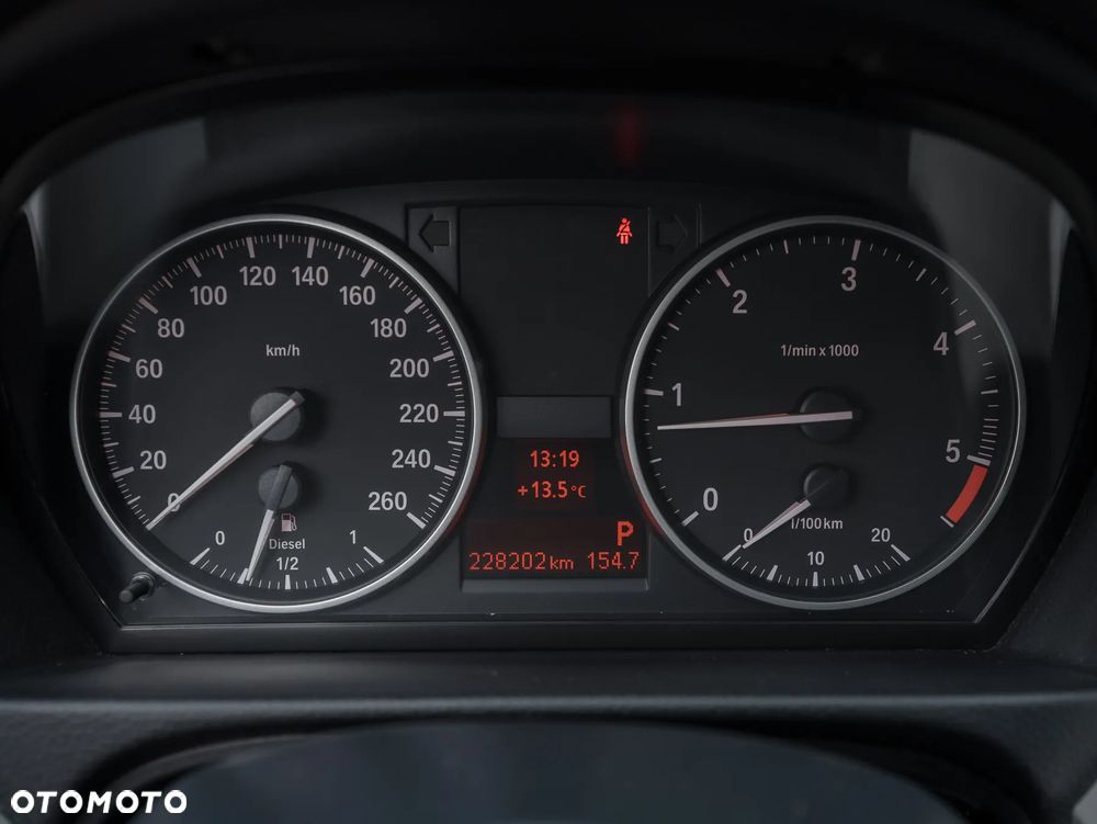 BMW Seria 3 318d DPF Touring - 22